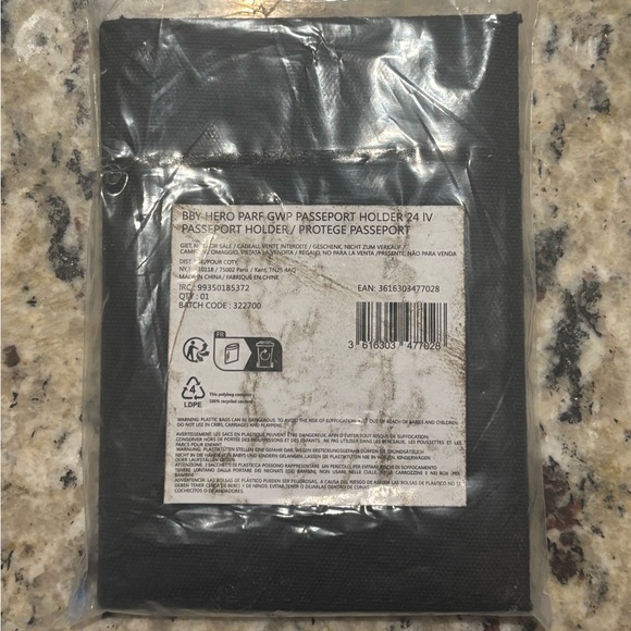 Burberry passport holder new - Picture 7 of 7